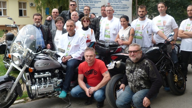 Szczecińscy motocykliści odważnie poddali się badaniom urologicznym. Tak rozpoczął się w Szczecinie Tydzień Urologii.
