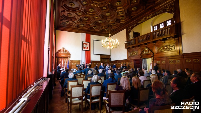 70 lat temu ustanowiono polską administrację na Pomorzu Zachodnim. Było kilku przedwojennych urzędników a nawet jeden hrabia - tak wspomina swoje początki Tadeusz Strzelczyk, długoletni pracownik Urzędu Wojewódzkiego w Szczecinie.
