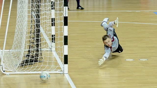 Halowi piłkarze Pogoni 04 rozpoczynają rozgrywki o mistrzostwo Polski. Szczecinianie w inauguracyjnym meczu ekstraklasy futsalu zmierzą się w sobotę pod Klimczokiem z Rekordem Bielsko-Biała.