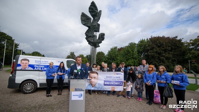 Były minister zdrowia rozpoczął kampanię wyborczą. Bartosz Arłukowicz startuje do Sejmu z ostatniego miejsca na szczecińskiej listy Platformy Obywatelskiej. W niedzielę Arłukowicz przedstawił swój komitet honorowy. To osoby, które będą wspierać jego kampanię.