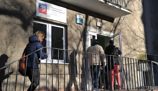 O sześć milionów złotych wzrosło tylko w tym półroczu zadłużenie mieszkańców kamienic komunalnych. W sumie do kasy miasta nie wpłynęło już 155 milionów złotych.