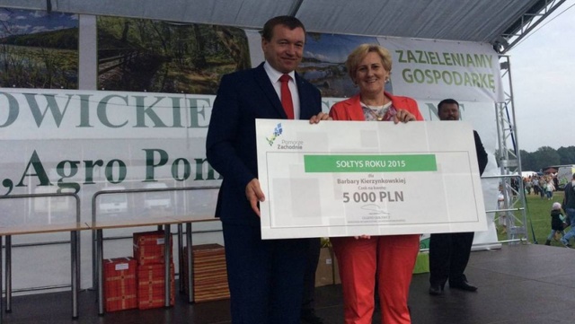 Barbara Kierzynkowska z Gąsierzyna w gminie Stepnica, dwa tygodnie temu na targach rolnych w Barzkowicach utytułowana została przez władze województwa jednym z trojga sołtysów roku.