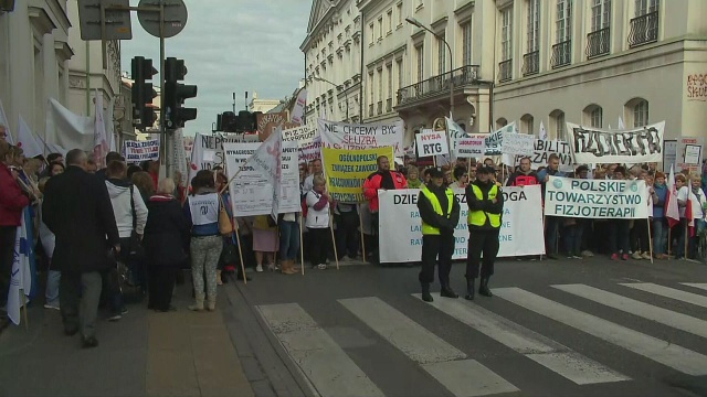 Około stu pracowników medycznych z Zachodniopomorskiego, w większości fizjoterapeutów wzięło udział w demonstracji w Warszawie.