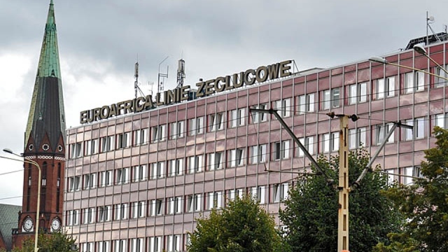 Zatrucie środkiem do dezynfekcji ładowni mogło być przyczyną śmierci dwóch członków załogi frachtowca Nefryt należącego do szczecińskiego armatora Euroafryki. Do zatrucia 15 członków załogi doszło u wybrzeży Afryki.