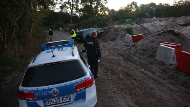 Niemiecka policja ścigała w Świnoujściu samochód z polskimi tablicami rejestracyjnymi. Do zdarzenia doszło we wtorek nad ranem - informuje iswinoujscie.pl.