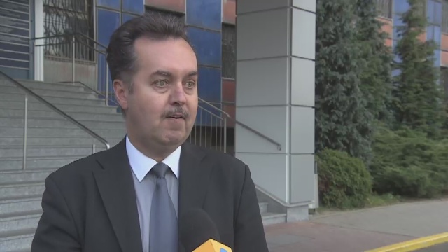 Do aresztu trafił policjant z Sosnowca, zatrzymany w środę pod zarzutem zabójstwa żony. Kobieta zniknęła trzy lata temu. To mąż zgłosił jej zaginięcie i jako policjant miał przejmować informacje o poszukiwaniach. Do dziś nie odnaleziono ciała kobiety.