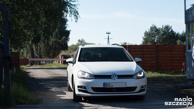 Z bazy koncernu w Wołczkowie od półtora roku na ulice Szczecina - by testować pojazdy - wyjeżdżają te same modele aut niemieckiego koncernu Volkswagen, w których miały być montowane systemy manipulujące poziomem emisji spalin.