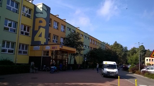 Szkoła Podstawowa nr 4 w Goleniowie doczekała się wreszcie windy dla niepełnosprawnych. Inwestycja kosztowała prawie 250 tys. złotych.