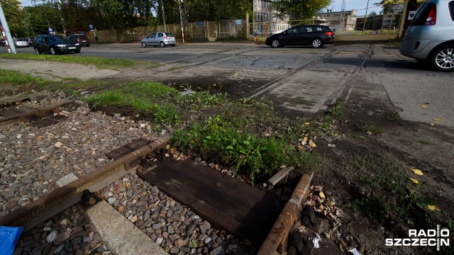 Nawet pół roku będą musiały czekać firmy działające na terenie dawnej Stoczni Szczecińskiej, aby móc korzystać z transportu kolejowego.