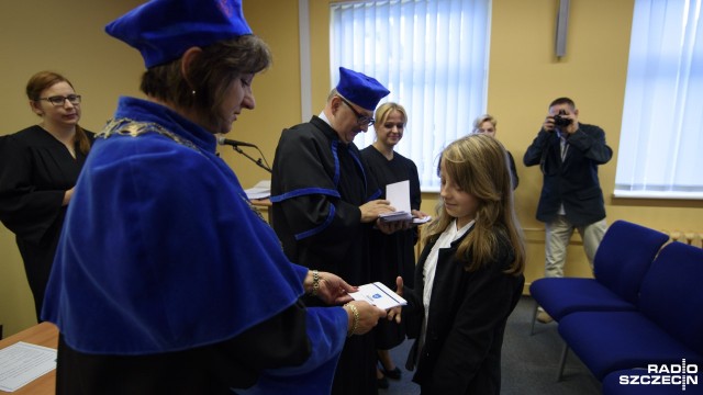 Rok akademicki zaczynają szczecińscy studenci. Starsi, młodsi, a nawet tacy, którzy nie skończyli jeszcze dwunastego roku życia. Trzeci raz podwoje dla najmłodszych otworzył Szczeciński Humanistyczny Uniwersytet Młodych - czyli SZUM.