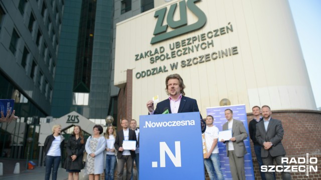 Napisz swój pomysł na karteczce i daj go nam - tak Nowoczesna tworzy swój program. Do tej pory działacze ugrupowania Ryszarda Petru w całej Polsce uzbierali już 57 tysięcy kartek z postulatami obywateli.