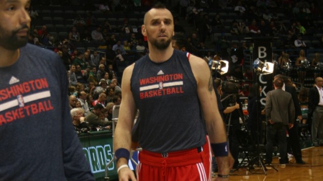 Zespół Marcina Gortata Washington Wizards rozpoczął sezon przygotowawczy do zasadniczych rozgrywek ligi NBA, które wystartują już za trzy tygodnie. Czarodzieje pewnie pokonali Filadelfię 76ers 129:95, ale Polak zaliczył bardzo przeciętny występ.
