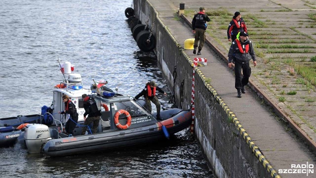 Około dziewiątej rano sygnał ratunkowy wysłała załoga jachtu, który znajdował się około ośmiu mil morskich od Kołobrzegu. Do akcji ruszyła straż graniczna.