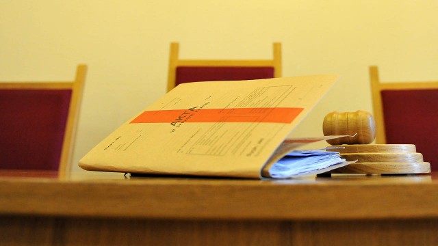 Ostra niewydolność mięśnia sercowego z obrzękiem płuc - przyczyną śmierci 23-latka ze Szczecina, który zmarł na terenie goleniowskiego komisariatu podczas interwencji. To wynik sekcji zwłok. O sprawie informowaliśmy w ubiegłym miesiącu.