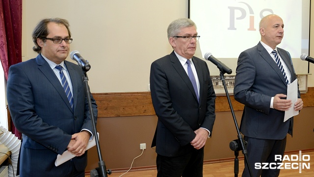 Odbudowa przemysłu okrętowego, zwiększenie potencjału gospodarczego polskich portów, odnowienie żeglugi śródlądowej i naprawa rybołówstwa - takie hasła znalazły się w założeniach do ustawy o odbudowie gospodarki morskiej. Dokument przedstawili w Szczecinie przedstawiciele Prawa i Sprawiedliwości.
