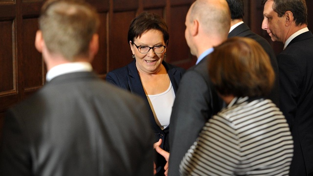 Fragment S6, czyli obwodnica zachodnia Szczecina znalazła się w rządowym rozporządzeniu - mówi premier Ewa Kopacz po wyjazdowym posiedzeniu rządu, które zakończyło się w Zachodniopomorskim Urzędzie Wojewódzkim.