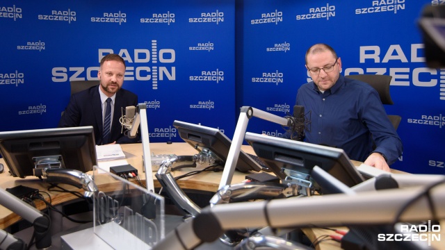 To nie jest polityka, jaką chciałbym uprawiać - tak Patryk Zbroja, niezależny kandydat do Senatu popierany przez Nowoczesną Ryszarda Petru, skomentował sprawę upublicznienia partyjnej korespondencji przez biznesmena Zbigniewa Stonogę.