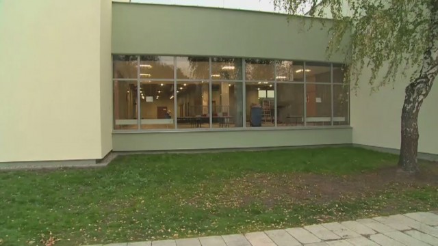 Jedna osoba zginęła, a 15 zostało rannych - to bilans wypadku na studenckiej imprezie w Bydgoszczy. Do zdarzenia doszło w nocy ze środy na czwartek.
