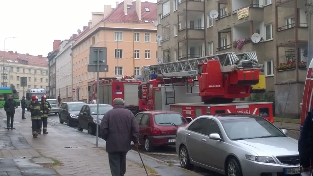 Strażacy ugasili pożar mieszkania przy ulicy Boguchwały w Szczecinie.