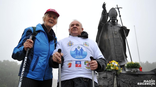 Ponad 40 osób przemaszerowało ze szczecińskich Jasnych Błoni do jeziora Głębokiego.