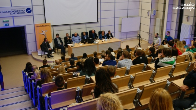 Czy Szczecin powinien przyjąć uchodźców i imigrantów z Bliskiego Wschodu O tym debatowali w poniedziałek wieczorem politycy i eksperci.