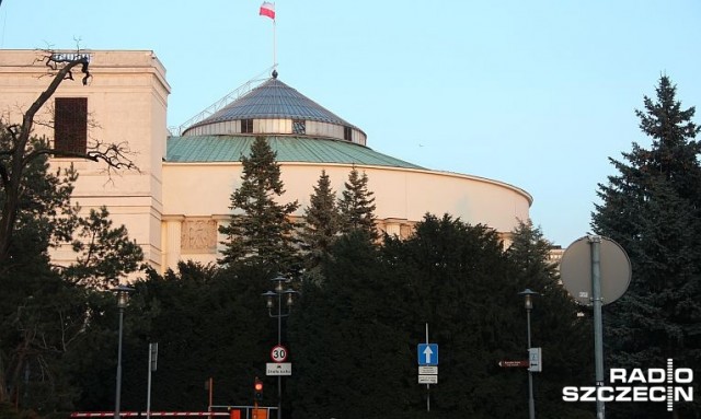 Liderzy ośmiu komitetów wyborczych staną we wtorek do debaty. Dyskusja będzie trwać 100 minut i będzie podzielona na trzy części.