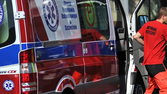 Trzy samochody zderzyły się w miejscowości Dalsze na drodze krajowej nr 23. Dwie osoby są ranne. Poszkodowani trafili do szpitala.
