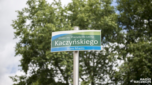 Tym razem głos zabrała przedstawicielka partii Razem Dorota Sanecka. W liście otwartym do radnych miasta krytykuje przewodniczącego rady Artura Szałabawkę. Zarzuca mu, że celowo utrudnia głosowanie nad uchwałą, która ma zablokować powstanie pomnika tragicznie zmarłego prezydenta.