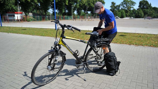 Wsiadł na rower, objechał Polskę i w ten sposób zebrał 13 tysięcy złotych dla dzieci z porażeniem mózgowym. Tak przebiegała akcja charytatywna, którą zakończył właśnie Robert Ćwikliński.