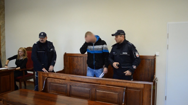 22-latek aresztowany za skatowanie dwójki małych dzieci. Artur B. jest podejrzany o to, że od początku września znęcał się w Łobzie nad 13-miesięczną dziewczynką i jej prawie trzyletnim bratem.