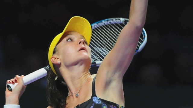 Agnieszka Radwańska awansowała do półfinału tenisowego turnieju Masters w Singapurze. Isia w swoim ostatnim meczu Grupy Czerwonej pokonała Rumunkę Simonę Halep 7:6, 6:1.