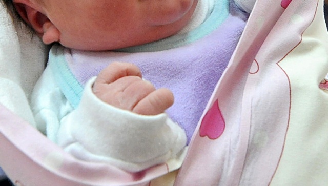 Wzrosło kryterium dochodowe uprawniające do zasiłku rodzinnego. W niedzielę w życie weszły nowe przepisy - teraz o zasiłek mogą się ubiegać rodziny, w których dochód na osobę nie przekracza 674 zł.