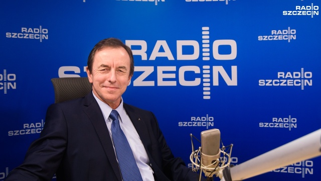 Senator PO skrytykował podejście polityków tej partii do służby zdrowia. Tomasz Grodzki powiedział w Rozmowach pod krawatem, że wszystkie rządy zapomniały o zasadzie podążania pieniądza za pacjentem i stąd kolejki.