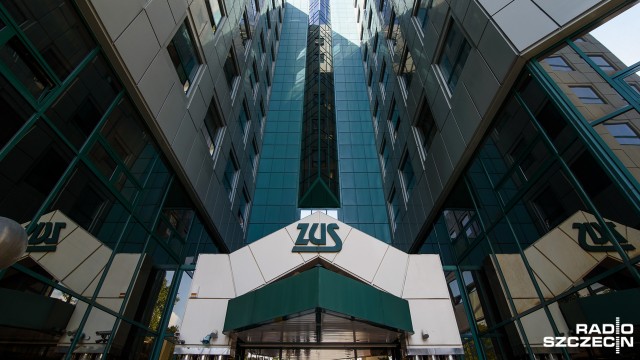 Przeniesienie 153 miliardów złotych z otwartych funduszy emerytalnych do ZUS-u zgodne z prawem - tak orzekł Trybunał Konstytucyjny. Wyrok dotyczy ubiegłorocznych zmian w systemie emerytalnym.