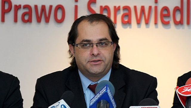 Nie potwierdzam, ale nie zaprzeczam - mówił europoseł PiS na temat pogłosek o objęciu stanowiska Ministra Gospodarki Morskiej i Żeglugi Śródlądowej.