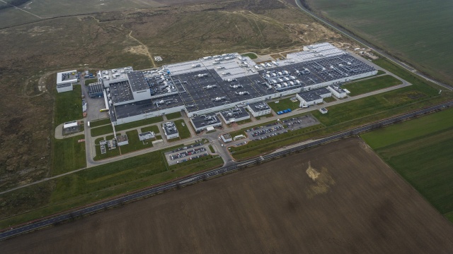 Zakończył się drugi etap rozbudowy fabryki opon Bridgestone w Stargardzie Szczecińskim. Powstały nowe hale produkcyjne, zamontowano kolejne maszyny produkujące opony, zwiększono zatrudnienie o prawie 200 osób. Koszt inwestycji to 120 milionów euro.