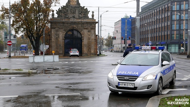 Tramwajowa trójka potrąciła kobietę na Bramie Portowej w Szczecinie przed godziną 11. Ranna w wieku około 60-70 lat trafiła do szpitala.