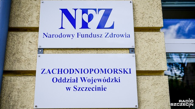 Leczyłeś się w NFZ a nie jesteś ubezpieczony - możesz spodziewać się komornika. Urzędnicy Funduszu właśnie zapowiedzieli, że będą domagali się zwrotu pieniędzy, w skali kraju to około 73 miliony złotych. Wszystko przez to, że informatyczny system eWUŚ ma dziury - pisze dzisiejsza Rzeczpospolita.