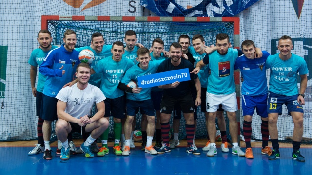 Z okazji okrągłych urodzin Radia Szczecin, futsaliści Pogoni 03904 postanowili złożyć nam życzenia.