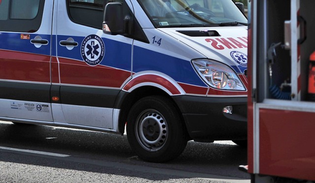 Będą dodatkowe karetki pogotowia w nadmorskich miejscowościach. Wojewoda zachodniopomorski zadecydował, że w sezonie letnim dodatkowe pojazdy oraz zespoły ratownicze będą w Świnoujściu Międzyzdrojach i Jarosławcu, a przez cały rok w Kołobrzegu.