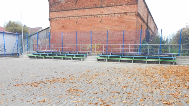 Mieszkańcy szczecińskiego Warszewa mogą korzystać z wyremontowanego boiska przy ulicy Rostockiej. Zakończył się pierwszy etap prac.