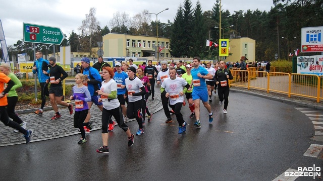 Nawet deszcz nie odstraszył uczestników 27. edycji Goleniowskiej Mili Niepodległości. W jednym z największych biegów ulicznych w regionie wzięło udział około 3,5 tysiąca amatorów ruchu na świeżym powietrzu.
