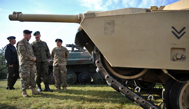 Ponad połowa amerykańskiego sprzętu wojskowego, który od połowy przyszłego roku ma stacjonować w krajach Europy Środkowo - Wschodniej, trafi do Polski.