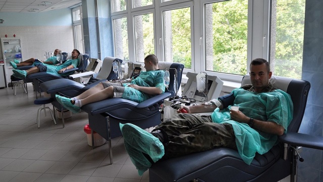 Mundurowi będą przelewać w Szczecinie krew. To z okazji Święta Niepodległości. W akcję włączyli się m.in. żołnierze, policjanci, strażacy, strażnicy graniczni oraz pracownicy służby więziennej.