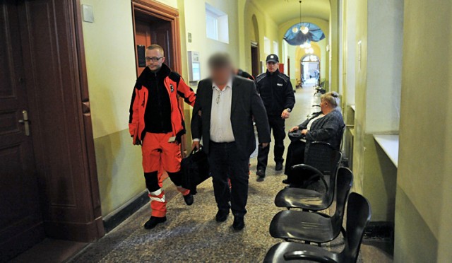 Były minister sprawiedliwości został obrońcą Ryszarda B. Zbigniew Ćwiąkalski reprezentuje byłego posła Samoobrony i bohatera tzw. afery zbożowej przed Sądem Apelacyjnym. Ryszard B. skazany na pięć lat więzienia zabiega o odroczenie wykonania wyroku ze względów zdrowotnych.