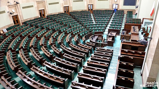 Rzeczpospolita sprawdziła jak Polacy oceniają nowych ministrów w rządzie Beaty Szydło.