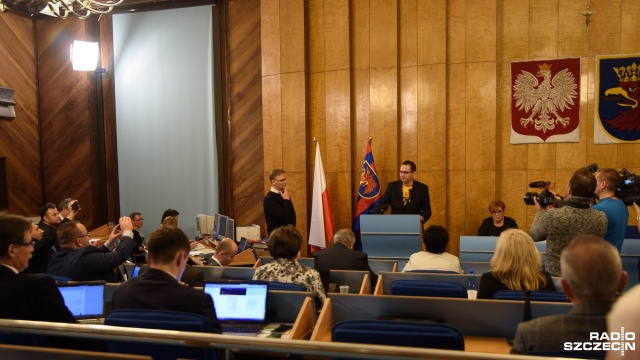 Na szczecińskiej radzie miasta pojawili się też kibice, którzy domagają się budowy nowego stadionu.