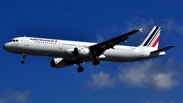 Alarmy bombowe były przyczyną awaryjnego lądowania dwóch samolotów linii Air France, które ze Stanów Zjednoczonych leciały do Paryża.