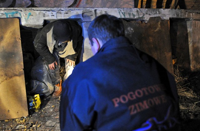 Coraz więcej bezdomnych trafia do szczecińskiego schroniska Feniks. Od 1 listopada, kiedy m.in. jego pracownicy zaczęli patrolować pustostany w ramach Pogotowia Zimowego, schronienie znalazło 50 osób.