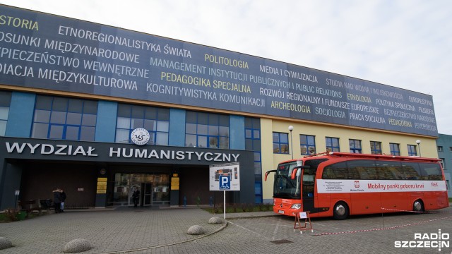 Oddawali krew, zostawali dawcami szpiku kostnego i uczyli się jak udzielać pierwszej pomocy. Na Wydziale Humanistycznym Uniwersytetu Szczecińskiego odbyła się akcja Podaruj cząstkę siebie.